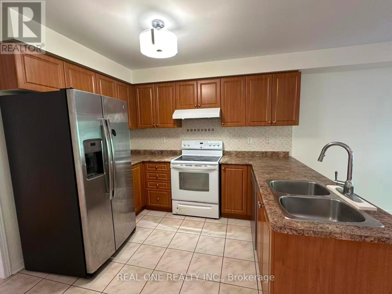 3829 Quiet Creek Drive, Mississauga, Ontario  L5M 8B1 - Photo 6 - W12480787