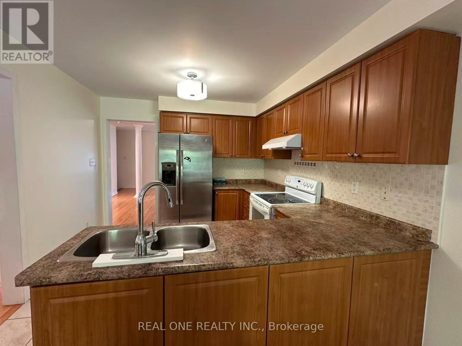 3829 Quiet Creek Drive, Mississauga, Ontario  L5M 8B1 - Photo 7 - W12480787