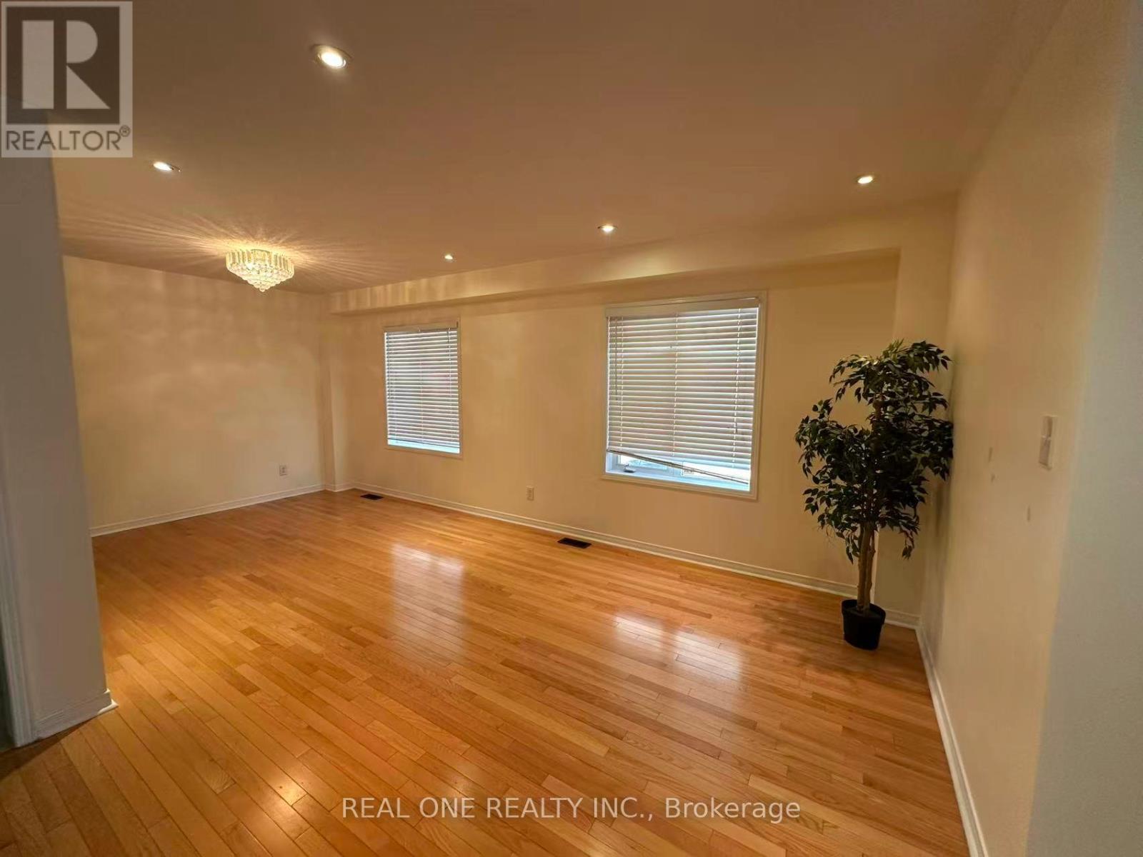 3829 Quiet Creek Drive, Mississauga, Ontario  L5M 8B1 - Photo 9 - W12480787
