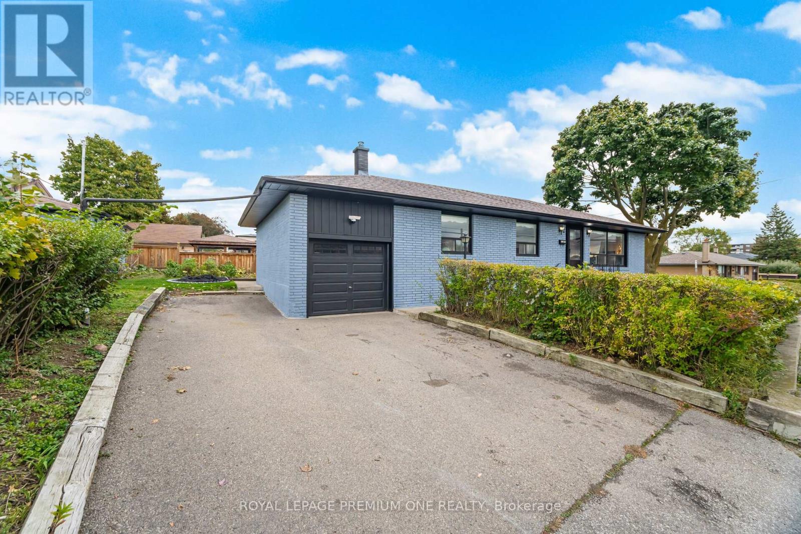 2 DEL RIA DRIVE, Toronto, Ontario