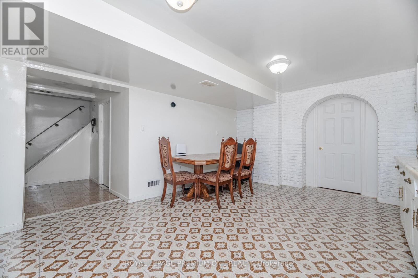 2 Del Ria Drive, Toronto, Ontario  M6L 1M1 - Photo 14 - W12480798
