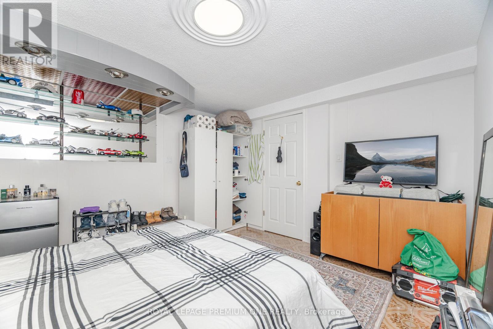 2 Del Ria Drive, Toronto, Ontario  M6L 1M1 - Photo 21 - W12480798