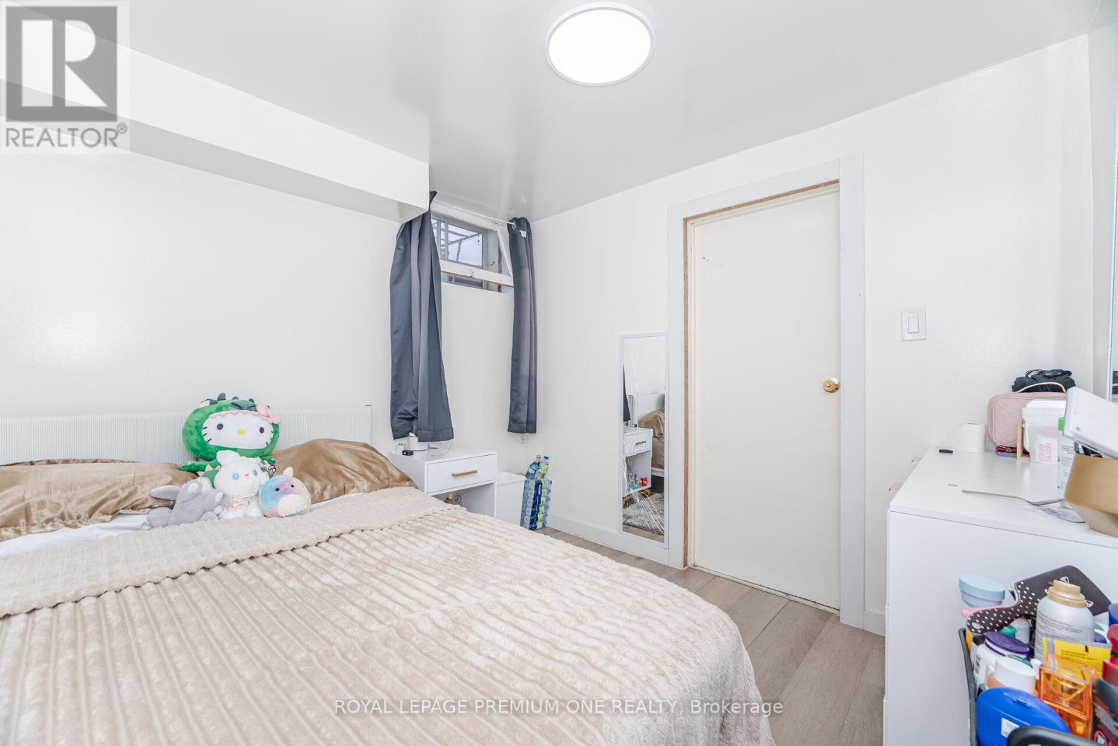 2 Del Ria Drive, Toronto, Ontario  M6L 1M1 - Photo 25 - W12480798