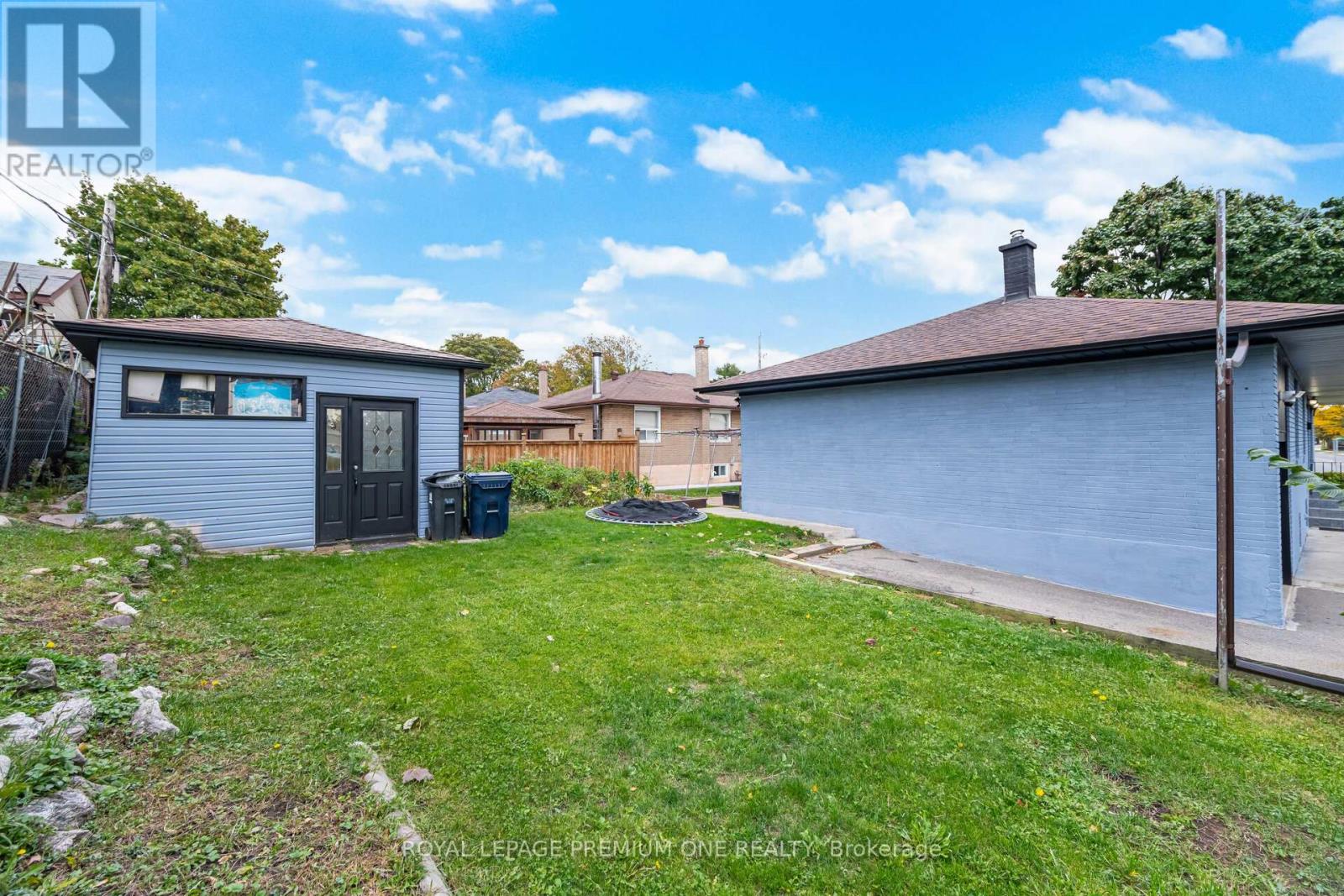 2 Del Ria Drive, Toronto, Ontario  M6L 1M1 - Photo 28 - W12480798