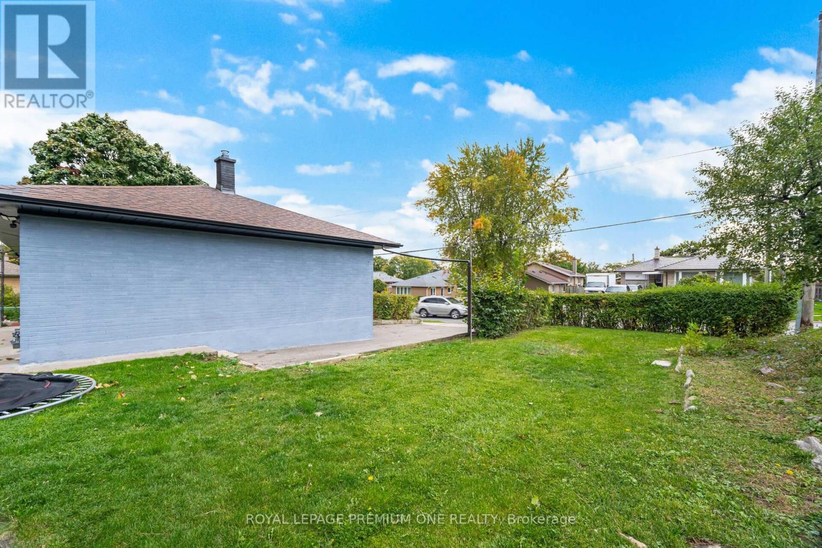 2 Del Ria Drive, Toronto, Ontario  M6L 1M1 - Photo 29 - W12480798
