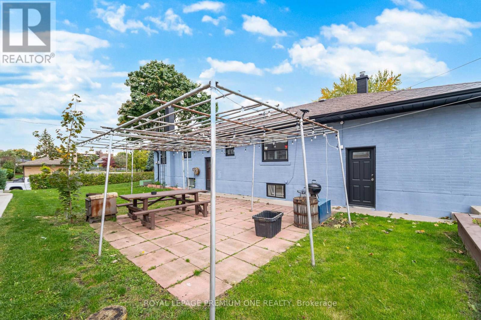 2 Del Ria Drive, Toronto, Ontario  M6L 1M1 - Photo 31 - W12480798