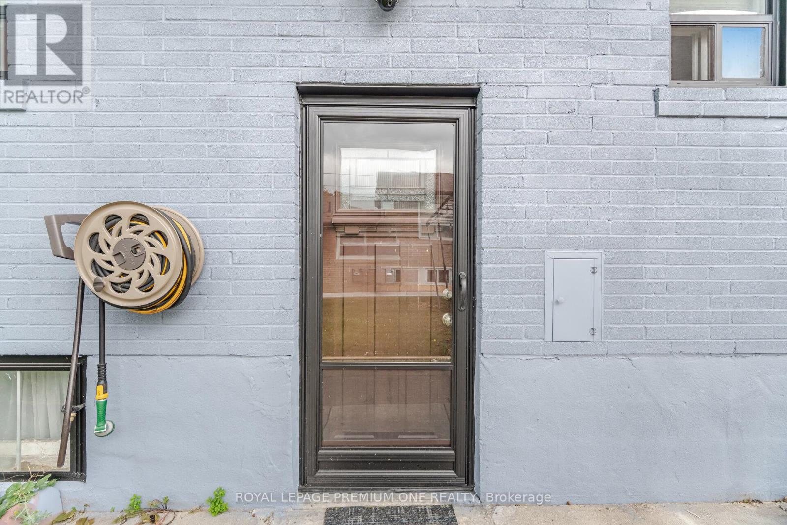 2 Del Ria Drive, Toronto, Ontario  M6L 1M1 - Photo 5 - W12480798
