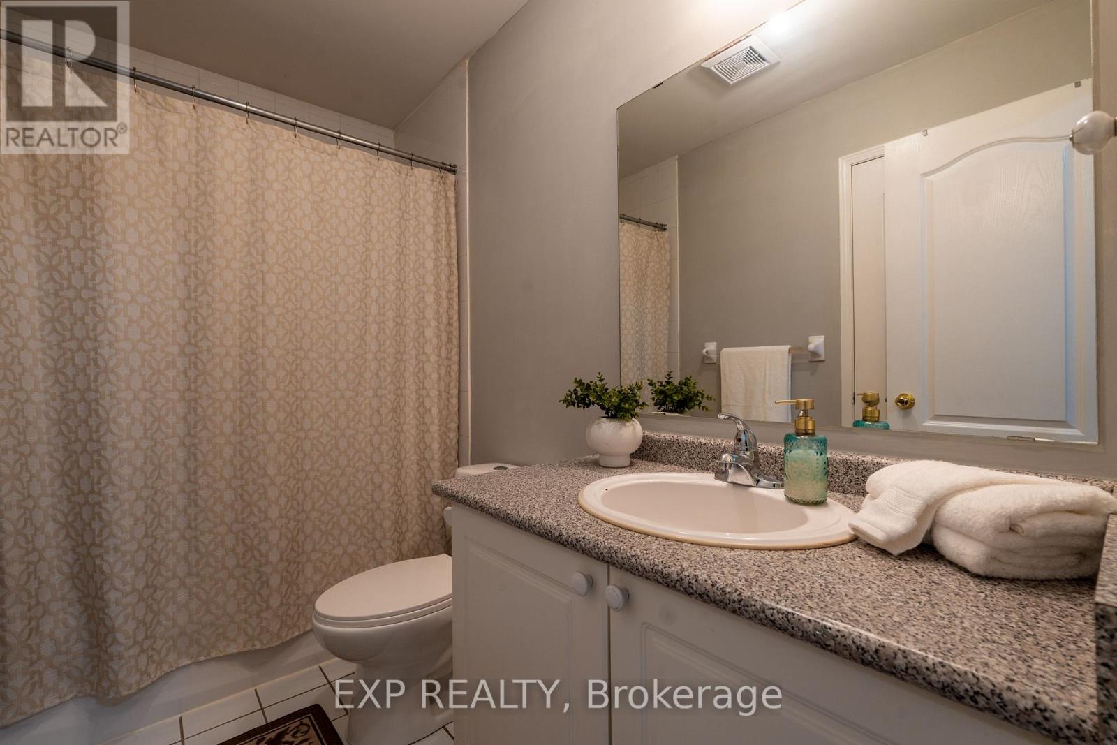37 Farthingale Crescent, Brampton, Ontario  L7A 1S8 - Photo 17 - W12480802