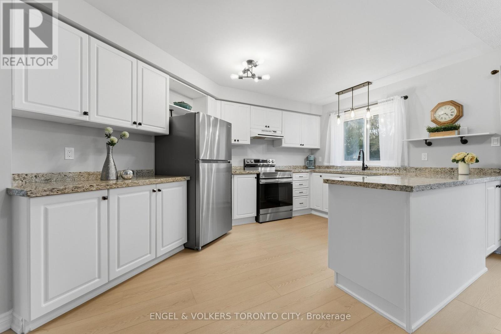 6 Kingsgate Crescent, East Gwillimbury (Mt Albert), Ontario  L0G 1M0 - Photo 12 - N12480796