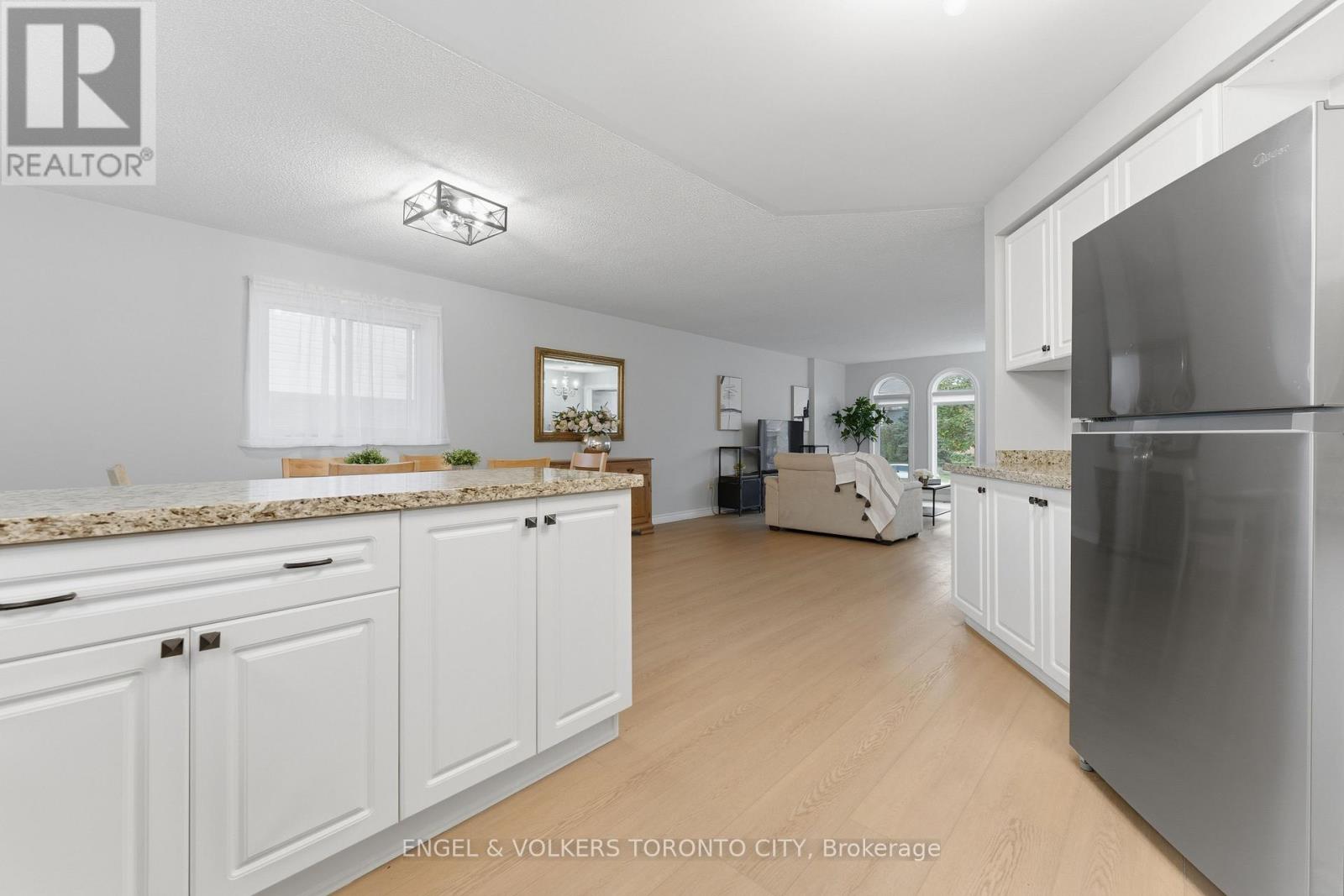 6 Kingsgate Crescent, East Gwillimbury (Mt Albert), Ontario  L0G 1M0 - Photo 13 - N12480796