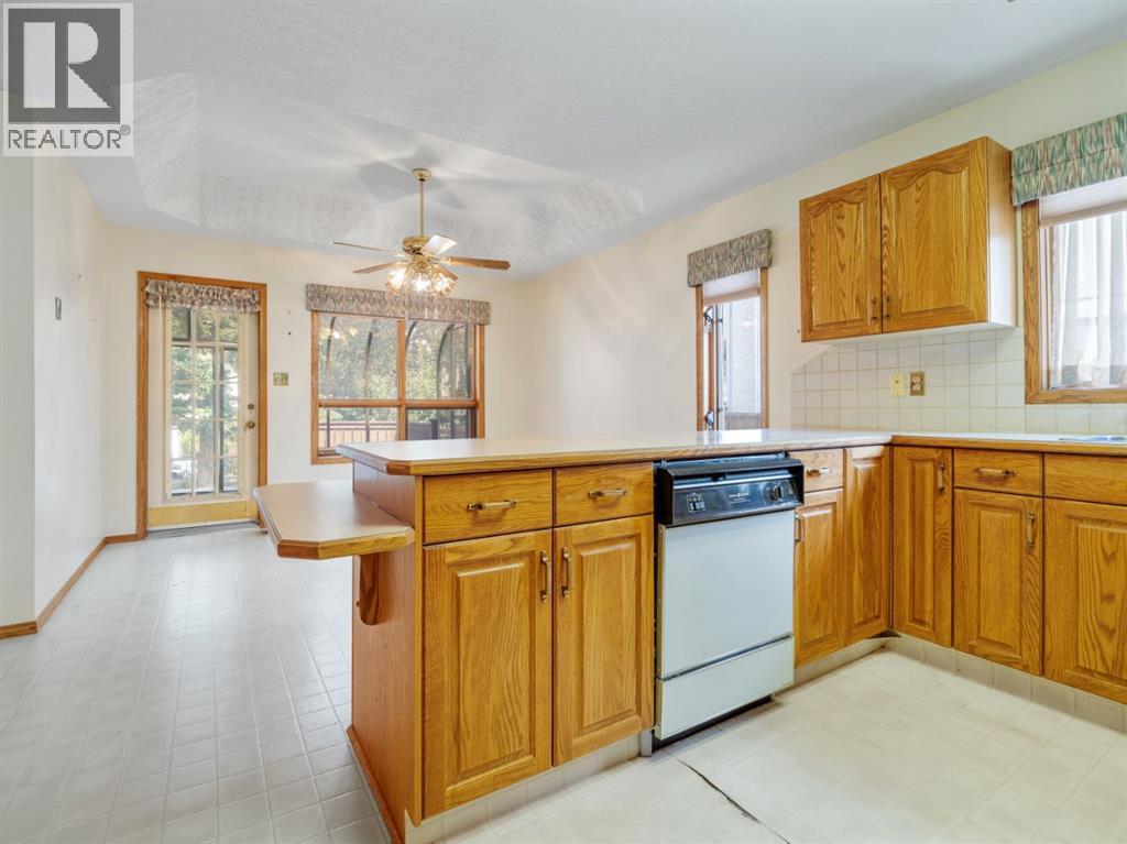 87 Edgewood Boulevard W, Lethbridge, Alberta  T1K 5Z5 - Photo 13 - A2255533