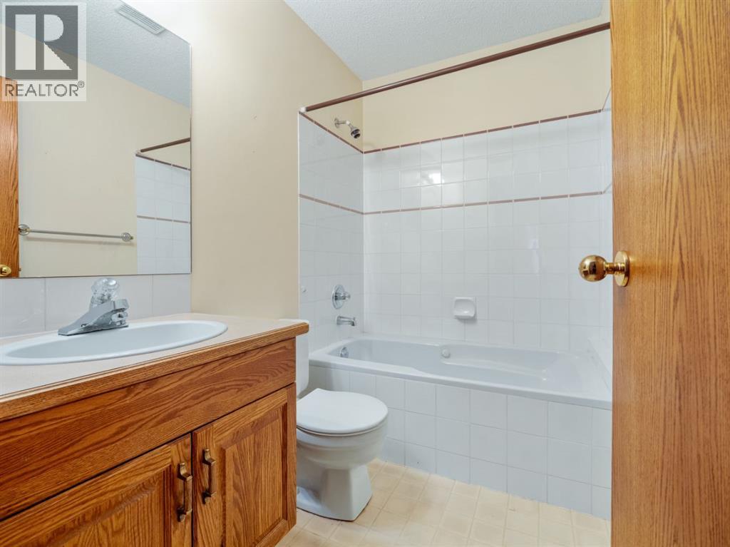 87 Edgewood Boulevard W, Lethbridge, Alberta  T1K 5Z5 - Photo 19 - A2255533