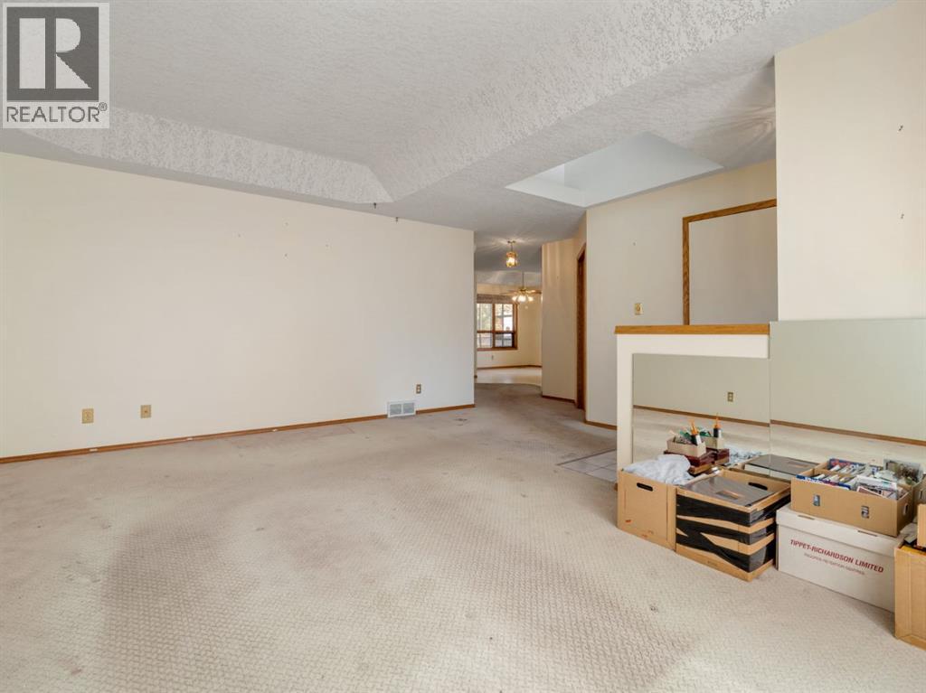 87 Edgewood Boulevard W, Lethbridge, Alberta  T1K 5Z5 - Photo 14 - A2255533