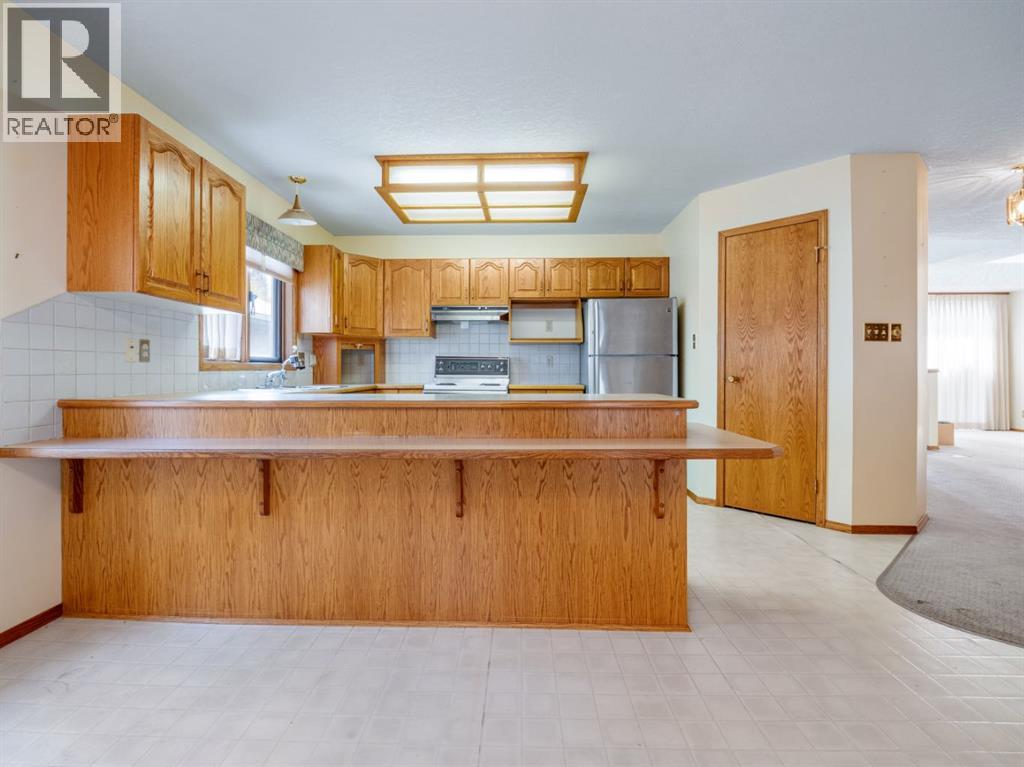 87 Edgewood Boulevard W, Lethbridge, Alberta  T1K 5Z5 - Photo 9 - A2255533