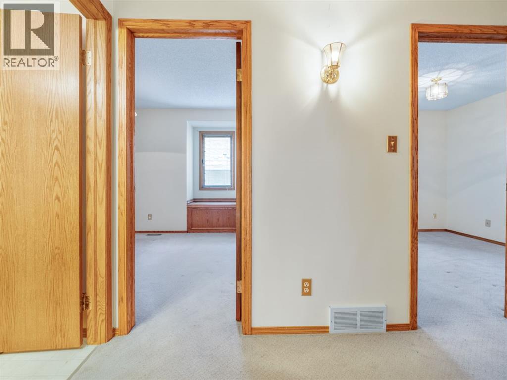 87 Edgewood Boulevard W, Lethbridge, Alberta  T1K 5Z5 - Photo 17 - A2255533