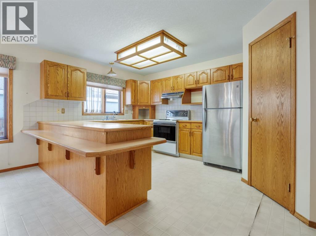 87 Edgewood Boulevard W, Lethbridge, Alberta  T1K 5Z5 - Photo 12 - A2255533