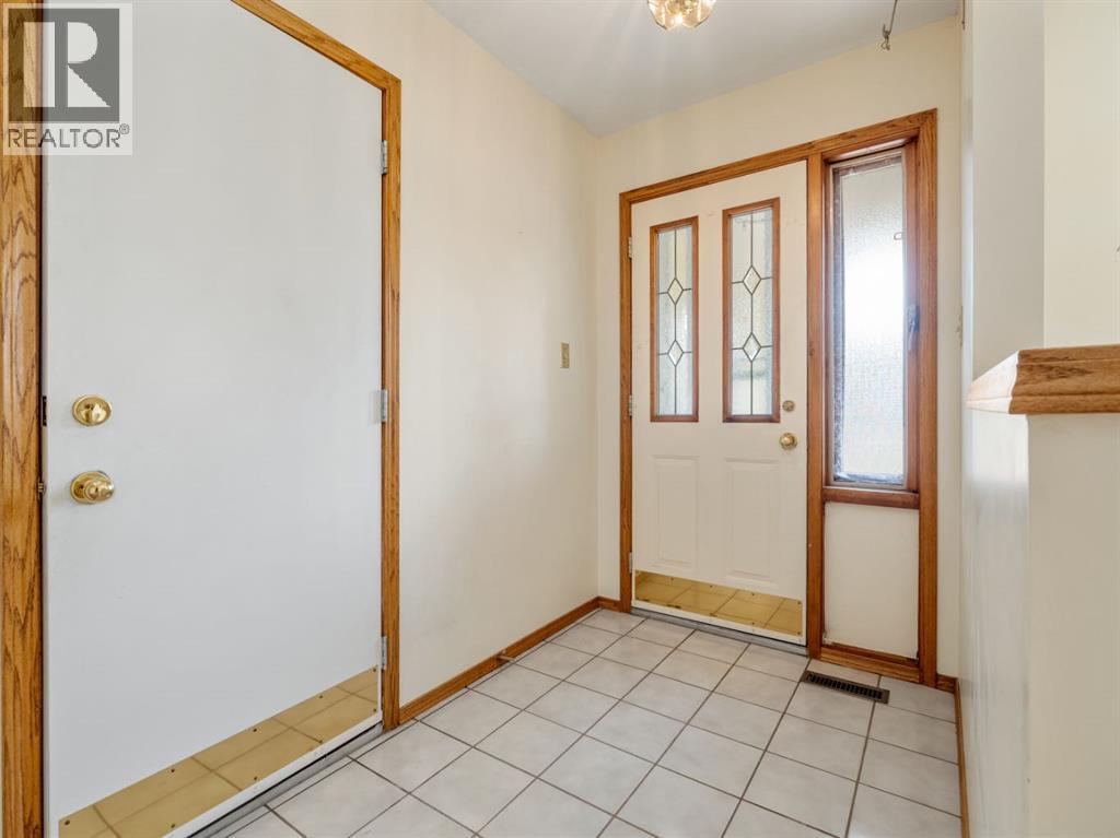 87 Edgewood Boulevard W, Lethbridge, Alberta  T1K 5Z5 - Photo 2 - A2255533