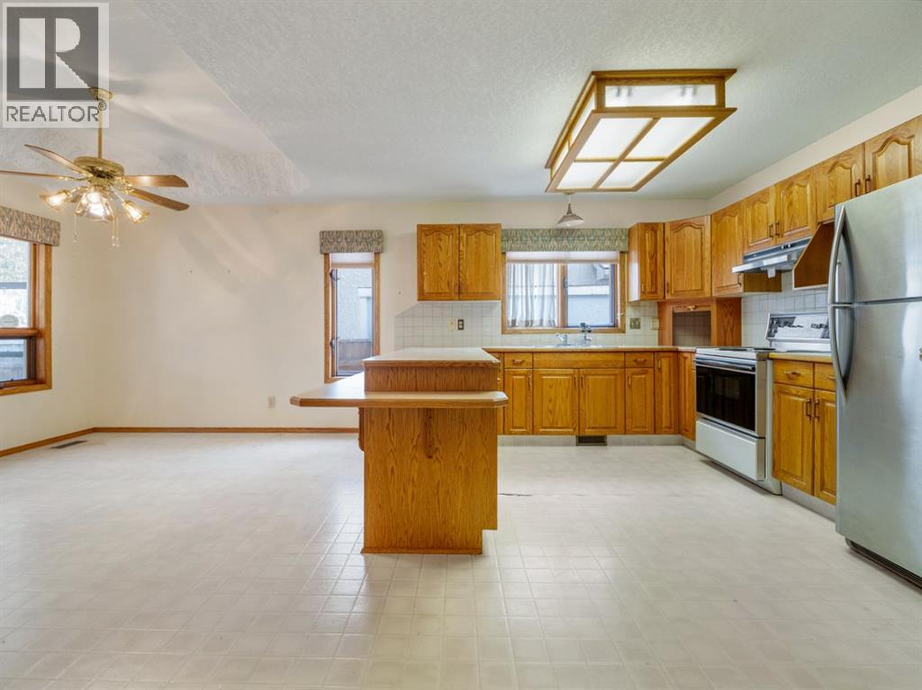 87 Edgewood Boulevard W, Lethbridge, Alberta  T1K 5Z5 - Photo 11 - A2255533