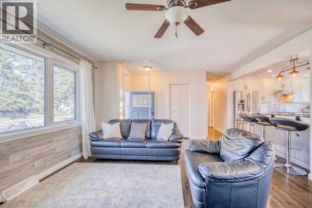 2715 63 Avenue Sw, Calgary, Alberta  T3E 5J6 - Photo 11 - A2255940