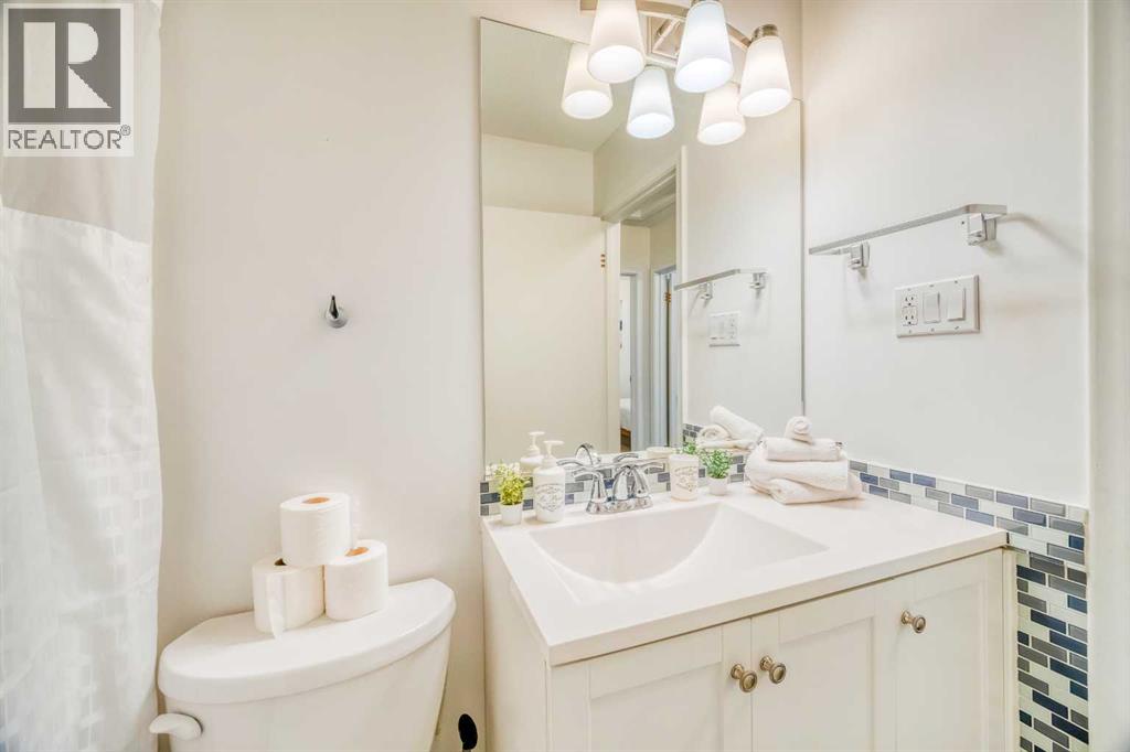 2715 63 Avenue Sw, Calgary, Alberta  T3E 5J6 - Photo 21 - A2255940