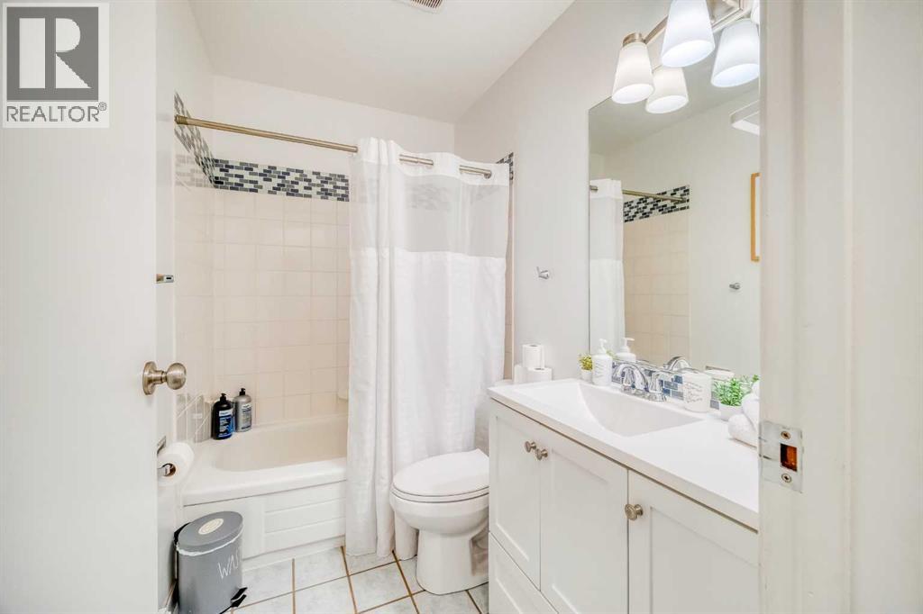 2715 63 Avenue Sw, Calgary, Alberta  T3E 5J6 - Photo 20 - A2255940