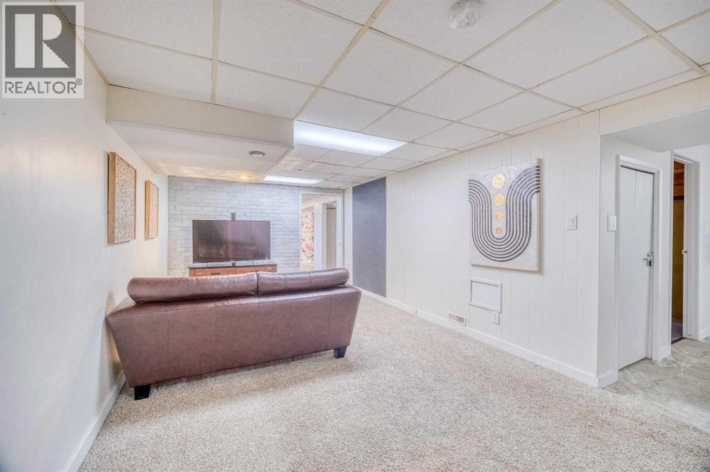 2715 63 Avenue Sw, Calgary, Alberta  T3E 5J6 - Photo 32 - A2255940