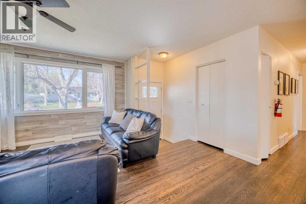 2715 63 Avenue Sw, Calgary, Alberta  T3E 5J6 - Photo 10 - A2255940