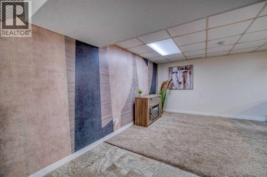 2715 63 Avenue Sw, Calgary, Alberta  T3E 5J6 - Photo 27 - A2255940