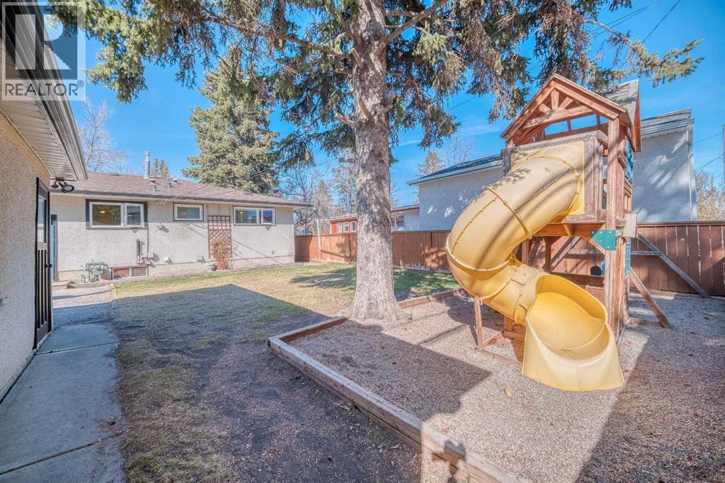 2715 63 Avenue Sw, Calgary, Alberta  T3E 5J6 - Photo 42 - A2255940