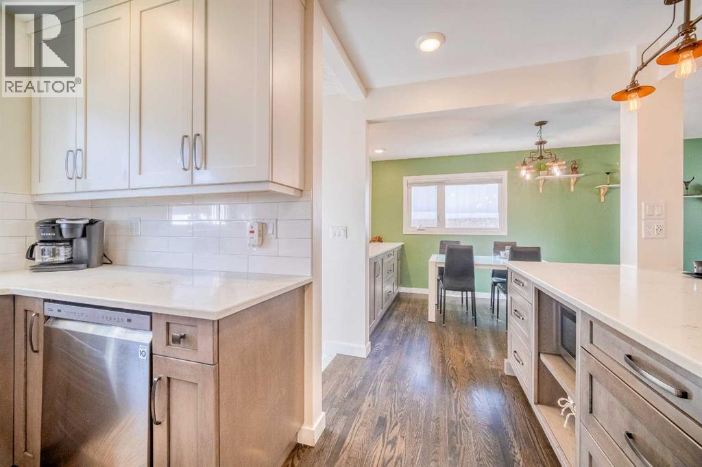 2715 63 Avenue Sw, Calgary, Alberta  T3E 5J6 - Photo 7 - A2255940