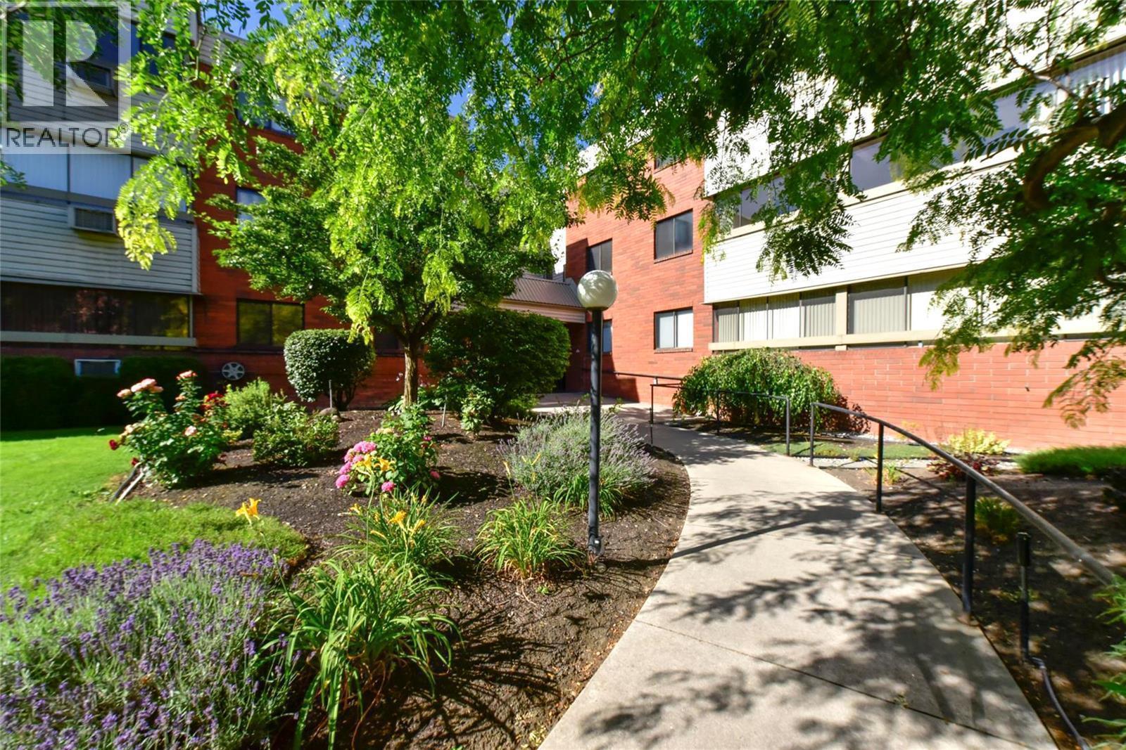 1075 Bernard Avenue Unit# 214, Kelowna, British Columbia