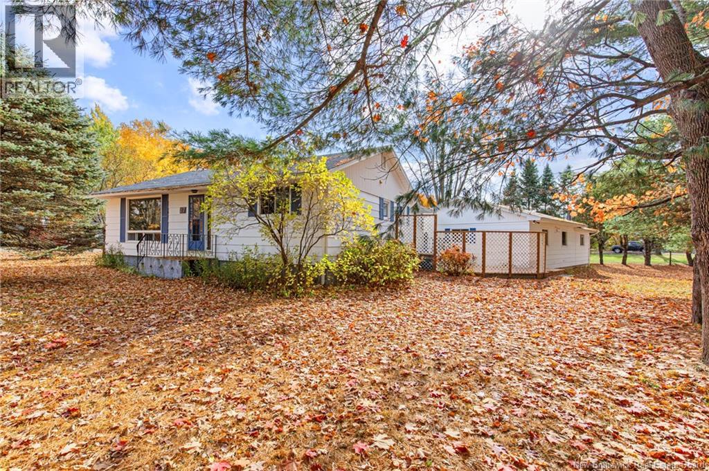 27 Grasse Circle, Fredericton, New Brunswick  E3A 7S8 - Photo 1 - NB129106