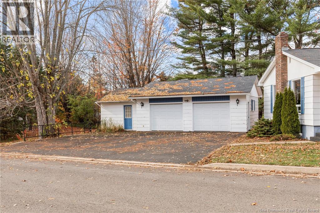 27 Grasse Circle, Fredericton, New Brunswick  E3A 7S8 - Photo 2 - NB129106