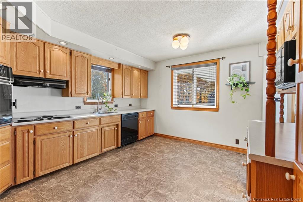 27 Grasse Circle, Fredericton, New Brunswick  E3A 7S8 - Photo 6 - NB129106