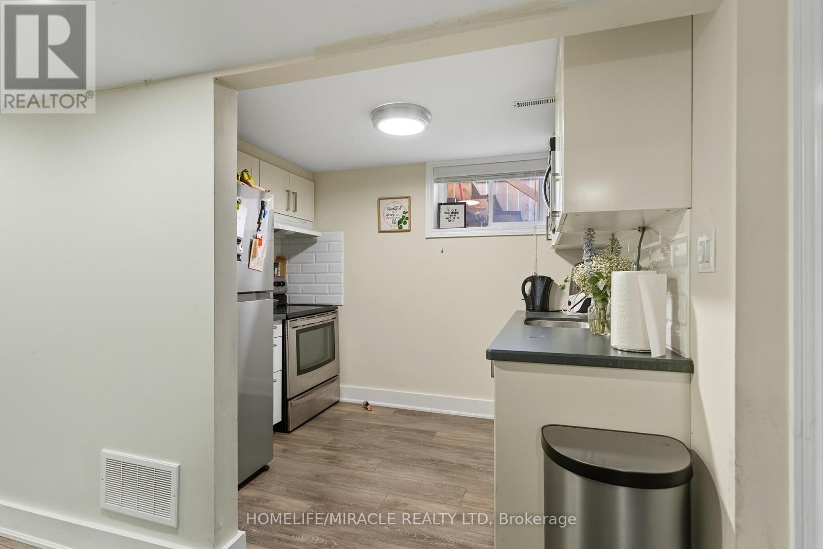 11 Rockwood Avenue, St. Catharines, Ontario  L2P 1E3 - Photo 21 - X12480717