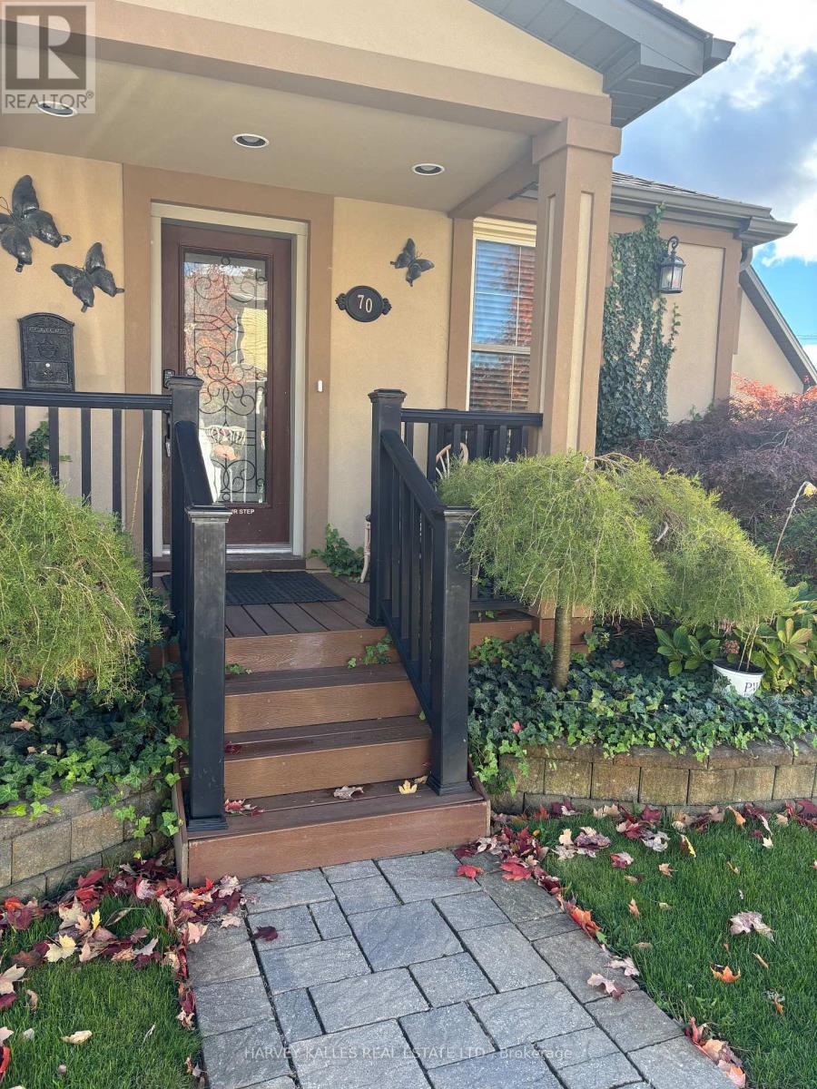 Main - 70 Centre Street W, Strathroy-Caradoc, Ontario  N7G 1T8 - Photo 2 - X12480742