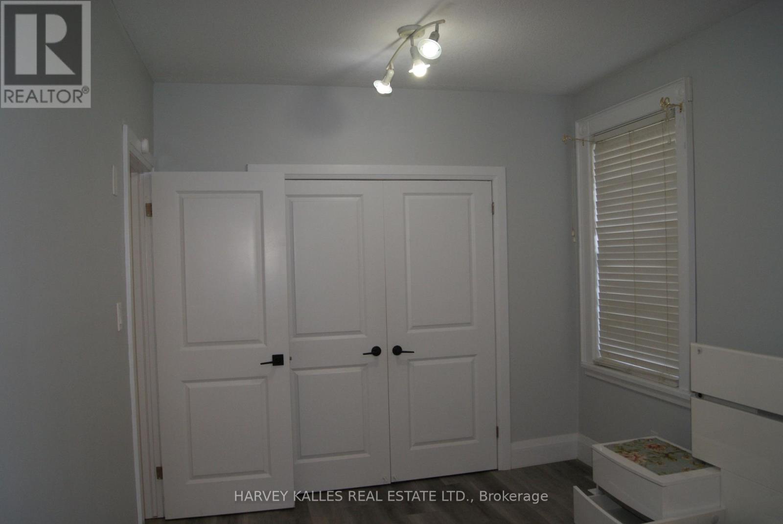 Main - 70 Centre Street W, Strathroy-Caradoc, Ontario  N7G 1T8 - Photo 8 - X12480742