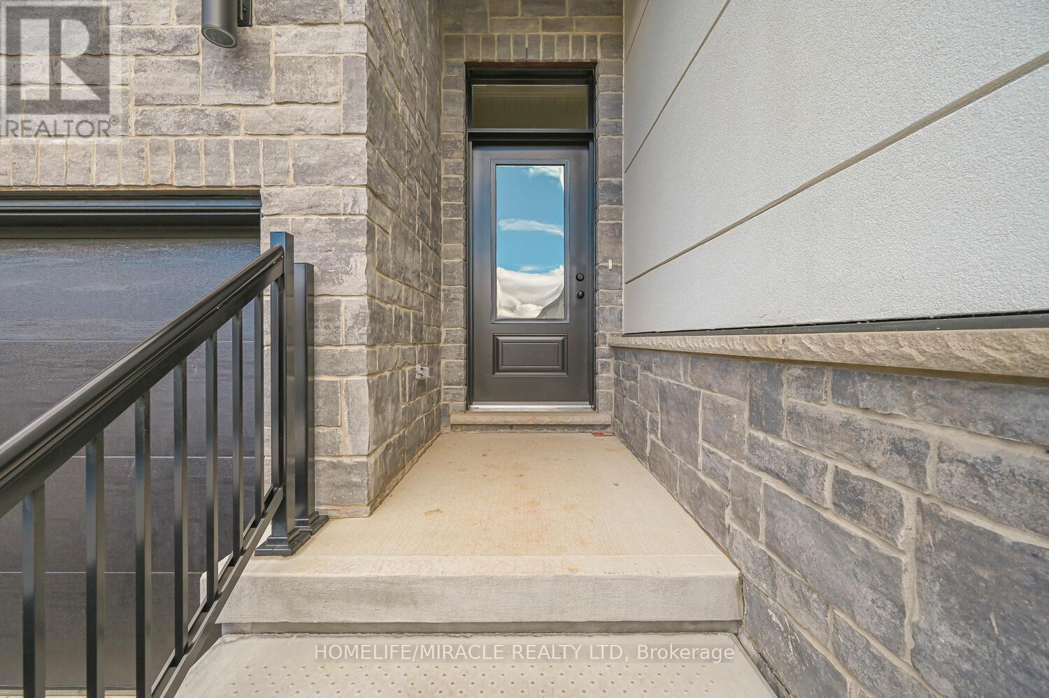 16 Munn Crescent, Brant, Ontario  N3L 0N3 - Photo 2 - X12480809