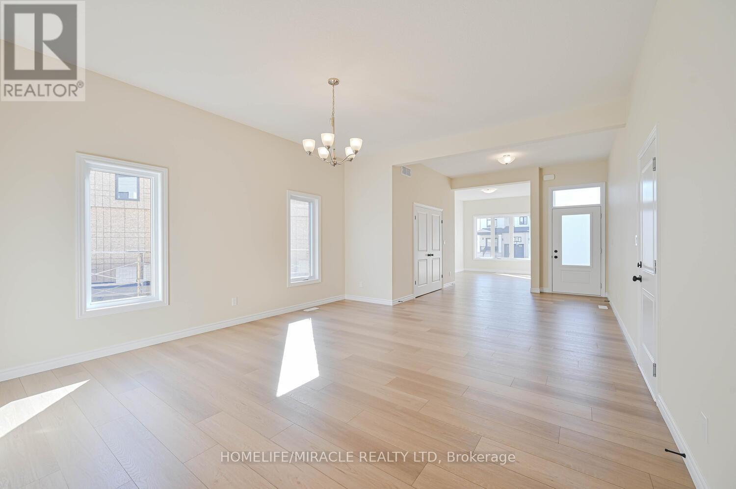 16 Munn Crescent, Brant, Ontario  N3L 0N3 - Photo 3 - X12480809