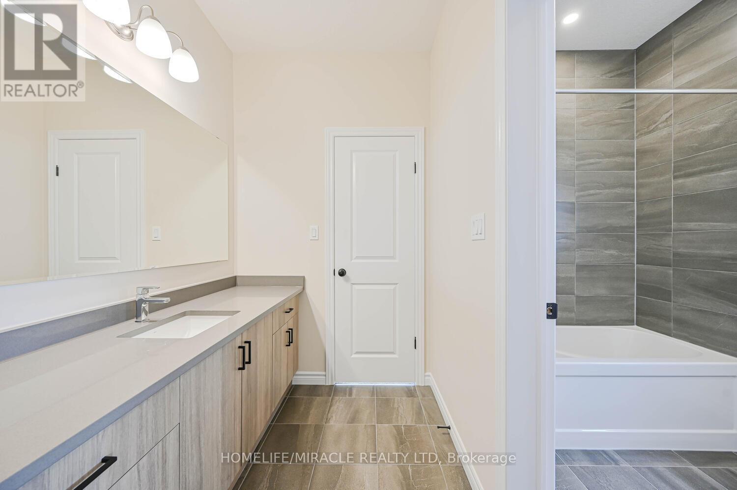 16 Munn Crescent, Brant, Ontario  N3L 0N3 - Photo 30 - X12480809