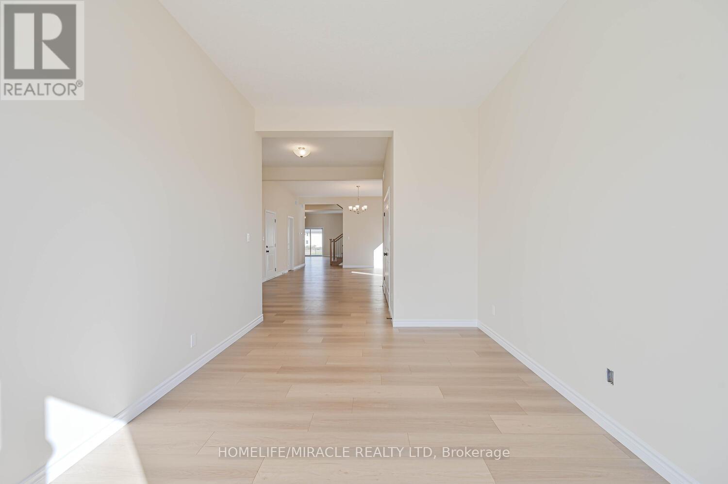 16 Munn Crescent, Brant, Ontario  N3L 0N3 - Photo 6 - X12480809