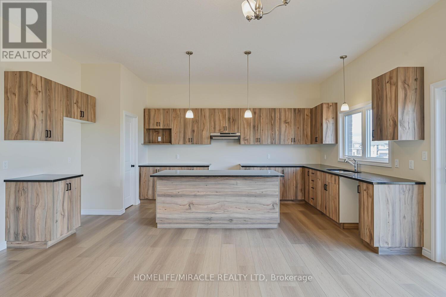 16 Munn Crescent, Brant, Ontario  N3L 0N3 - Photo 9 - X12480809