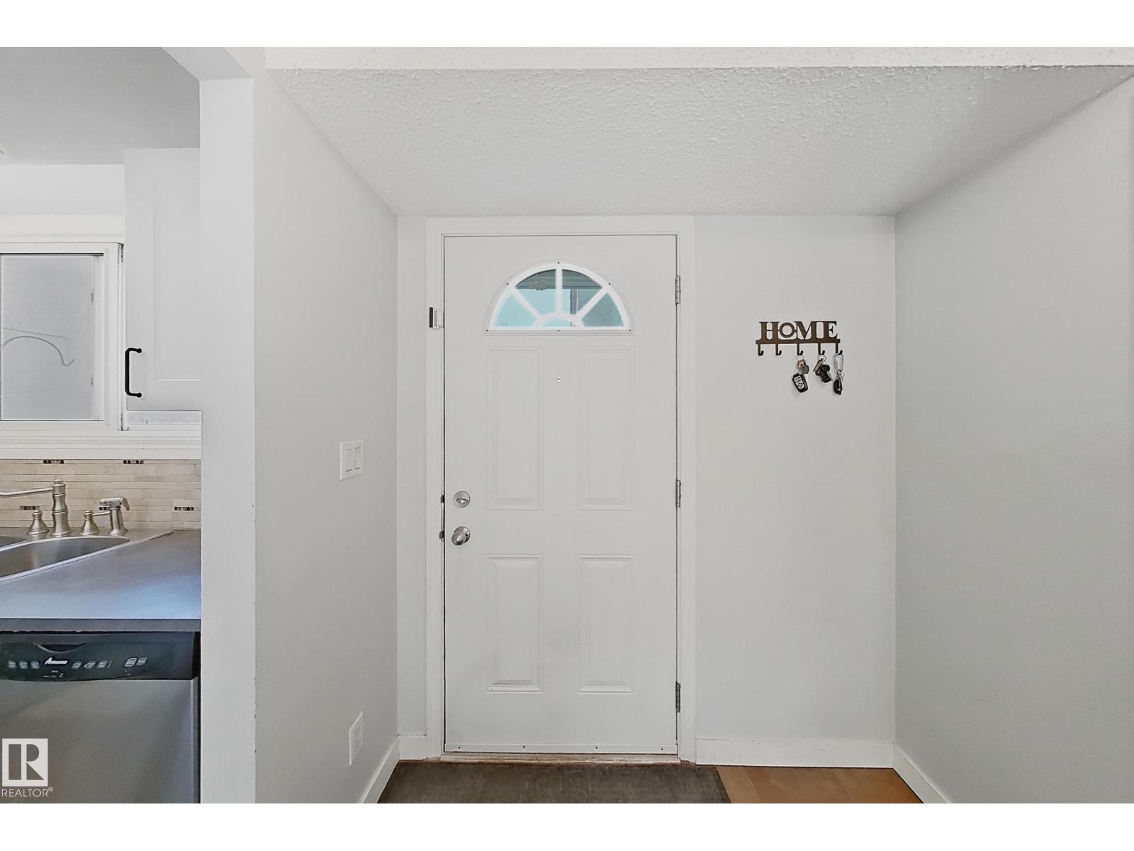 3605 30 Av Nw, Edmonton, Alberta  T6L 5H5 - Photo 2 - E4463385