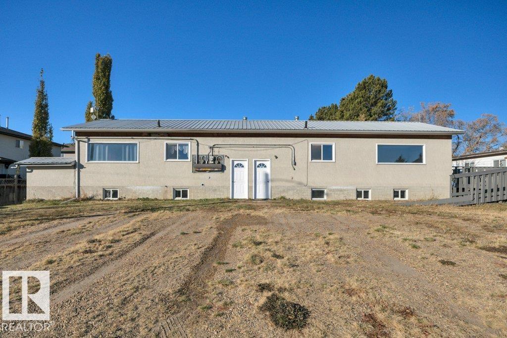 5310 & 5312 50 ST, Thorsby, Alberta