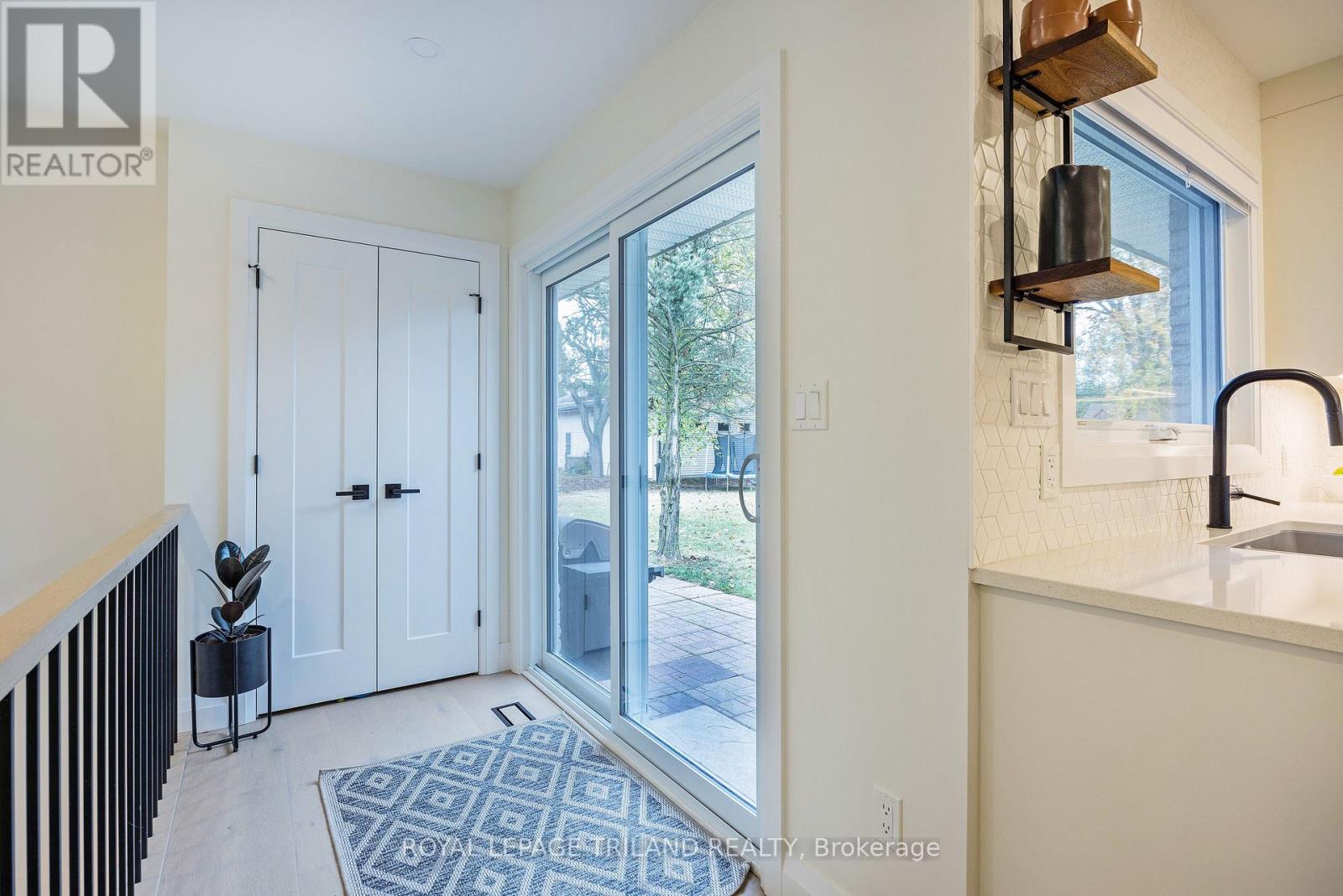 10117 Lynhurst Park Drive, Southwold, Ontario  N5P 2E5 - Photo 14 - X12480455
