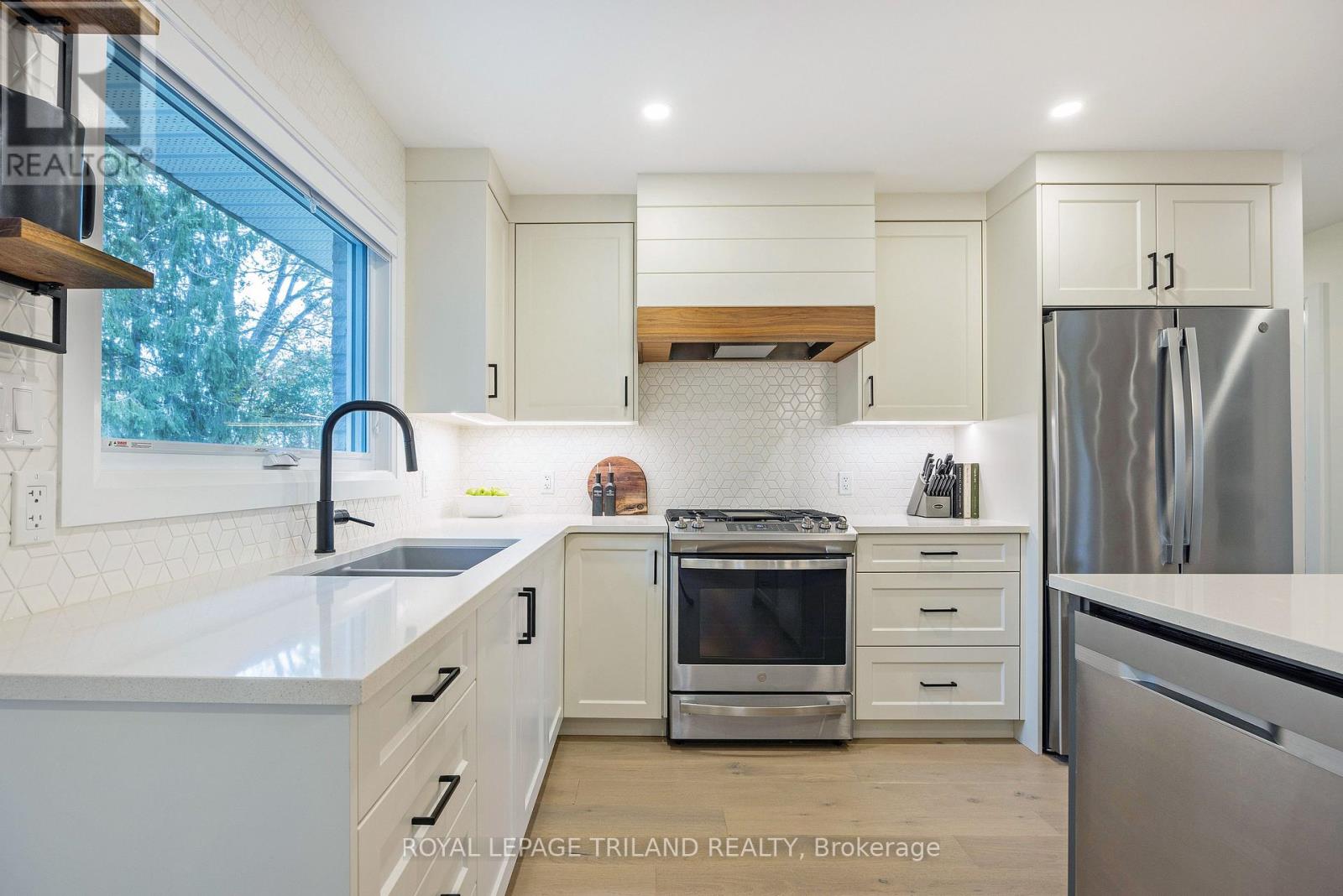 10117 Lynhurst Park Drive, Southwold, Ontario  N5P 2E5 - Photo 17 - X12480455