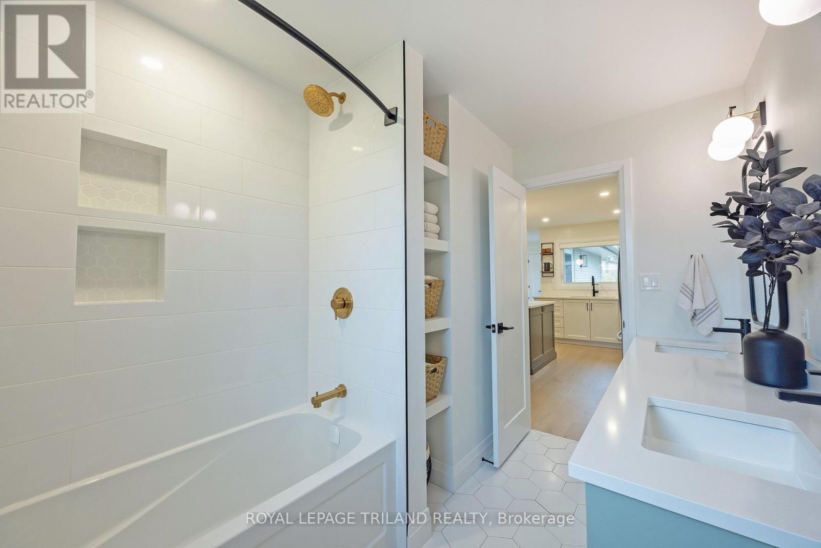 10117 Lynhurst Park Drive, Southwold, Ontario  N5P 2E5 - Photo 31 - X12480455
