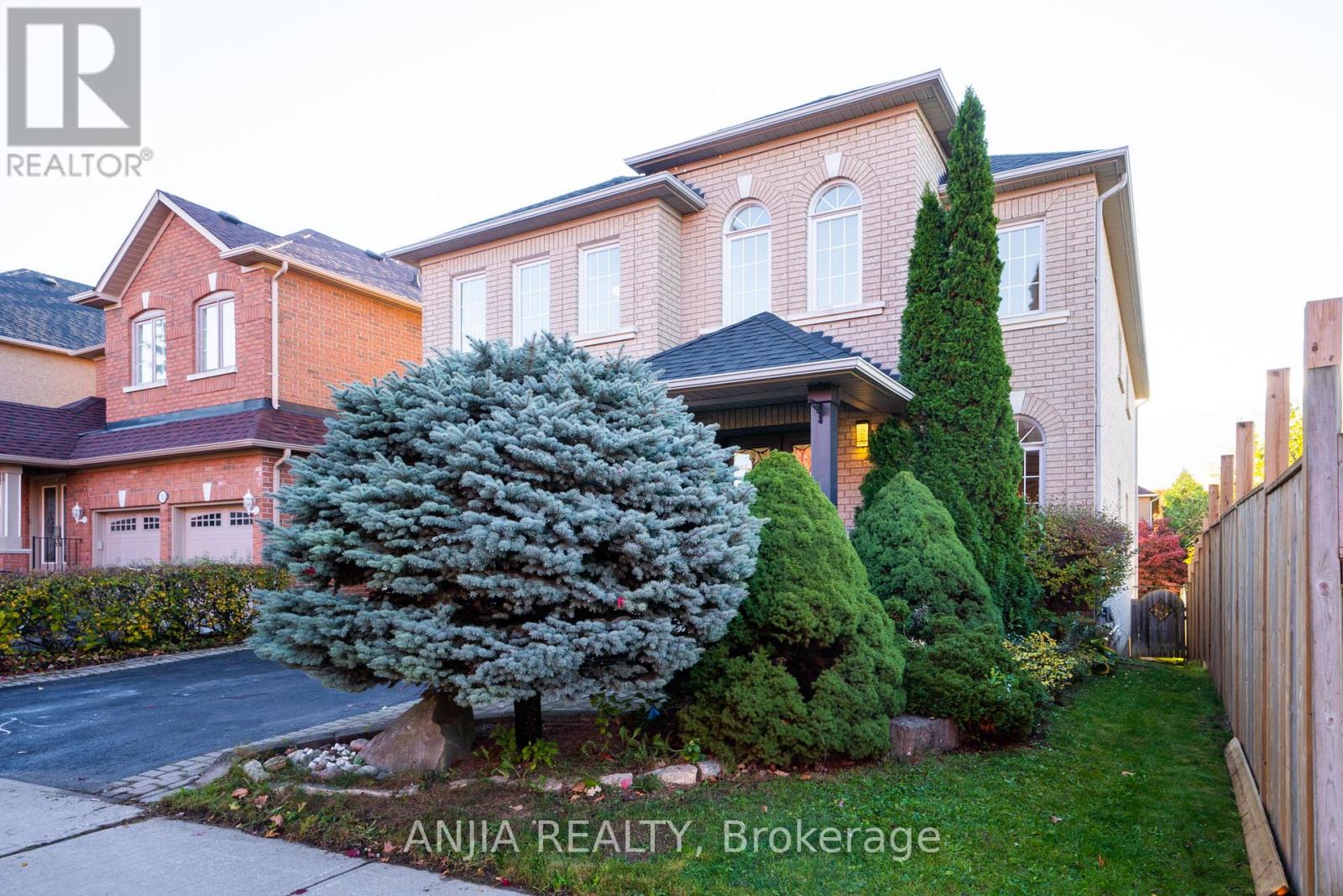 54 Rouge Bank Drive, Markham, Ontario  L3S 4C7 - Photo 2 - N12480760
