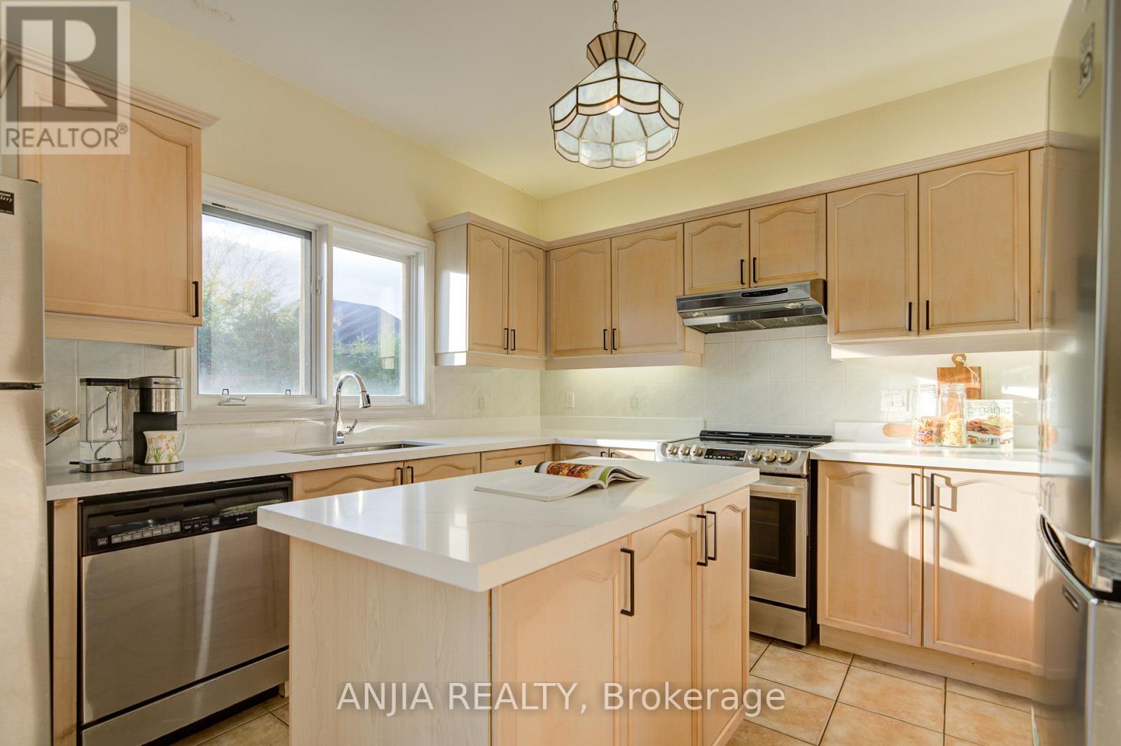 54 Rouge Bank Drive, Markham, Ontario  L3S 4C7 - Photo 27 - N12480760