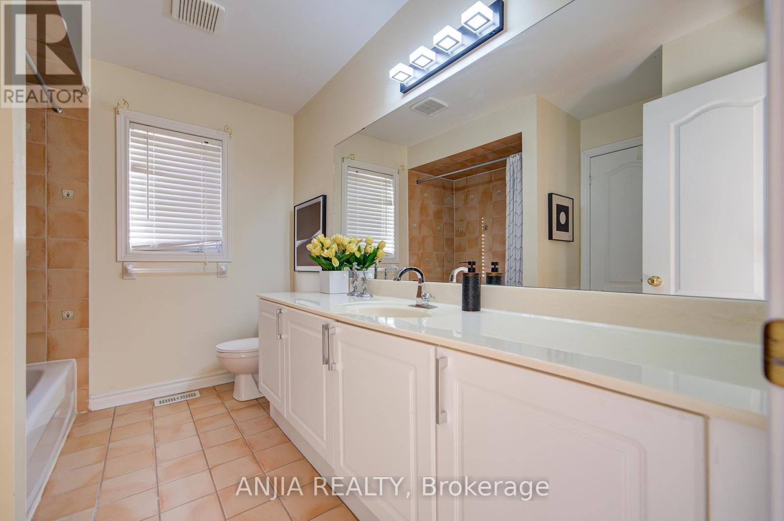 54 Rouge Bank Drive, Markham, Ontario  L3S 4C7 - Photo 47 - N12480760